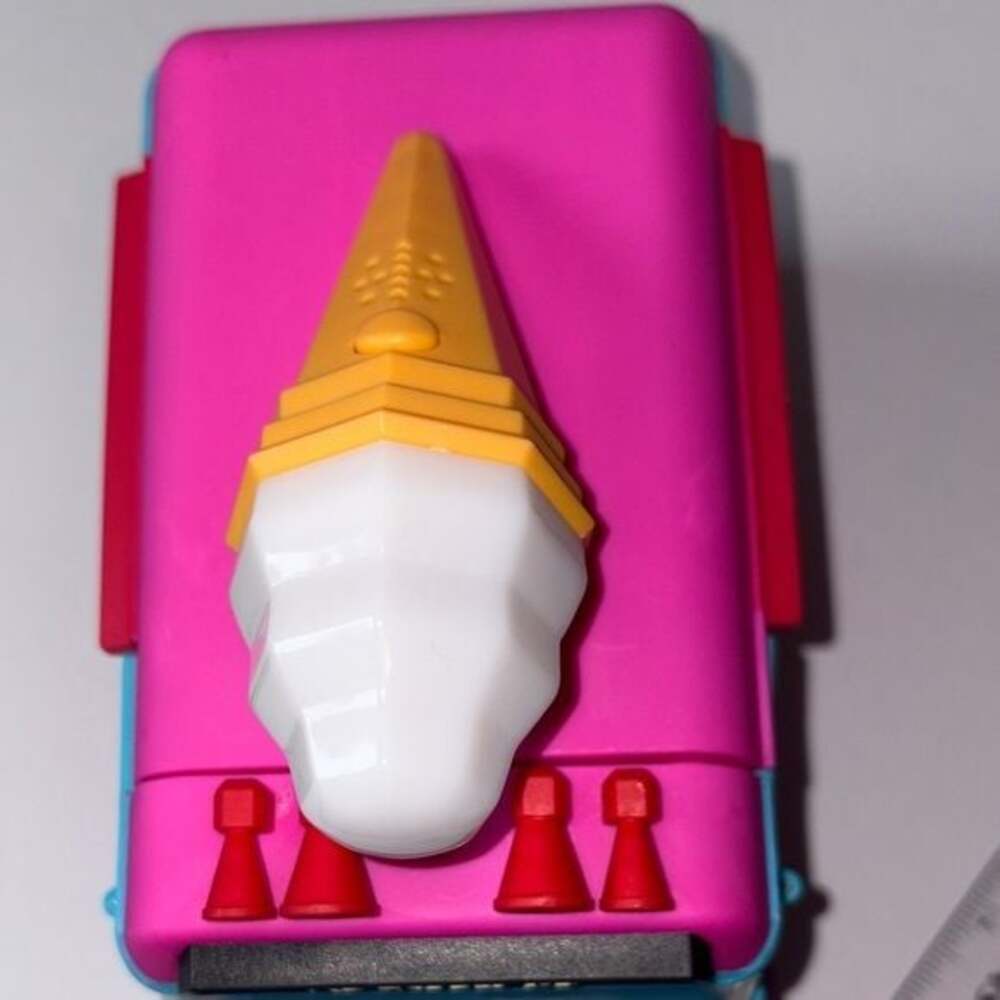 Roblox Adopt Me Ice Cream Truck + Pets Bundle - Lights/Music - Bee/Unicorn/Snowm - Picture 9 of 11